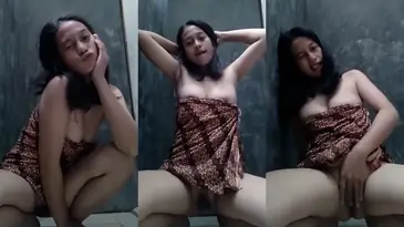 Gadis Desa Lugu Pamer Toket di Hutan