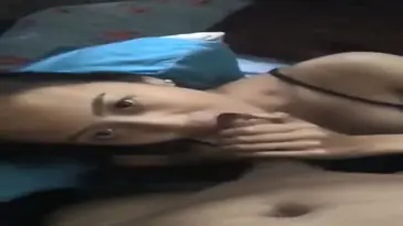 Nyepong Sambil Di Kobel Di Bantal Biru